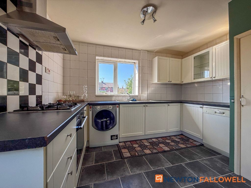 Property photo 3 of 17 Kitchen 1
