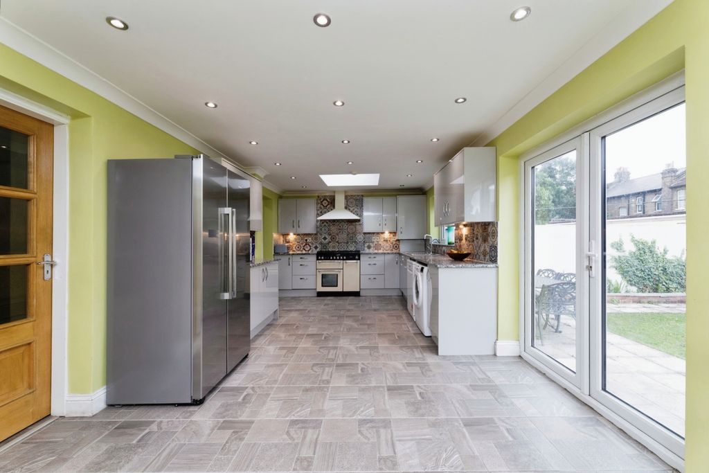 Property photo 3 of 16