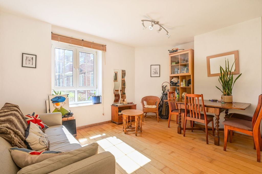 Property photo 3 of 10