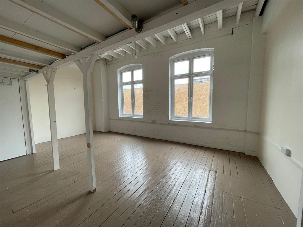 Property photo 3 of 12 1B_Darnleyrd_ (3).Jpg
