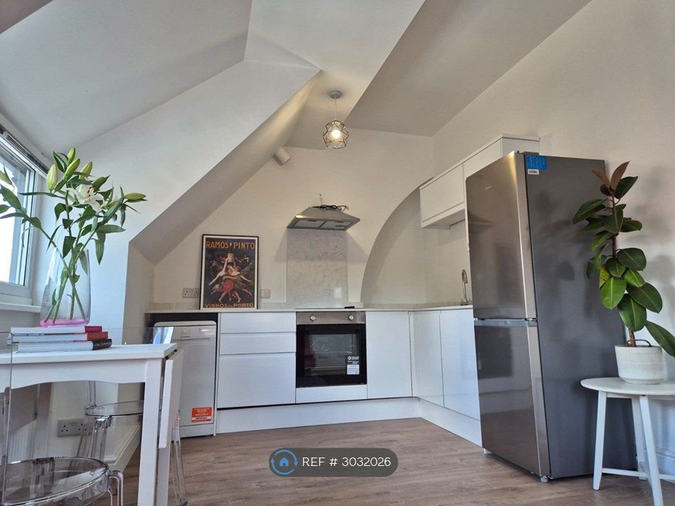 Property photo 2 of 11 Kitchen