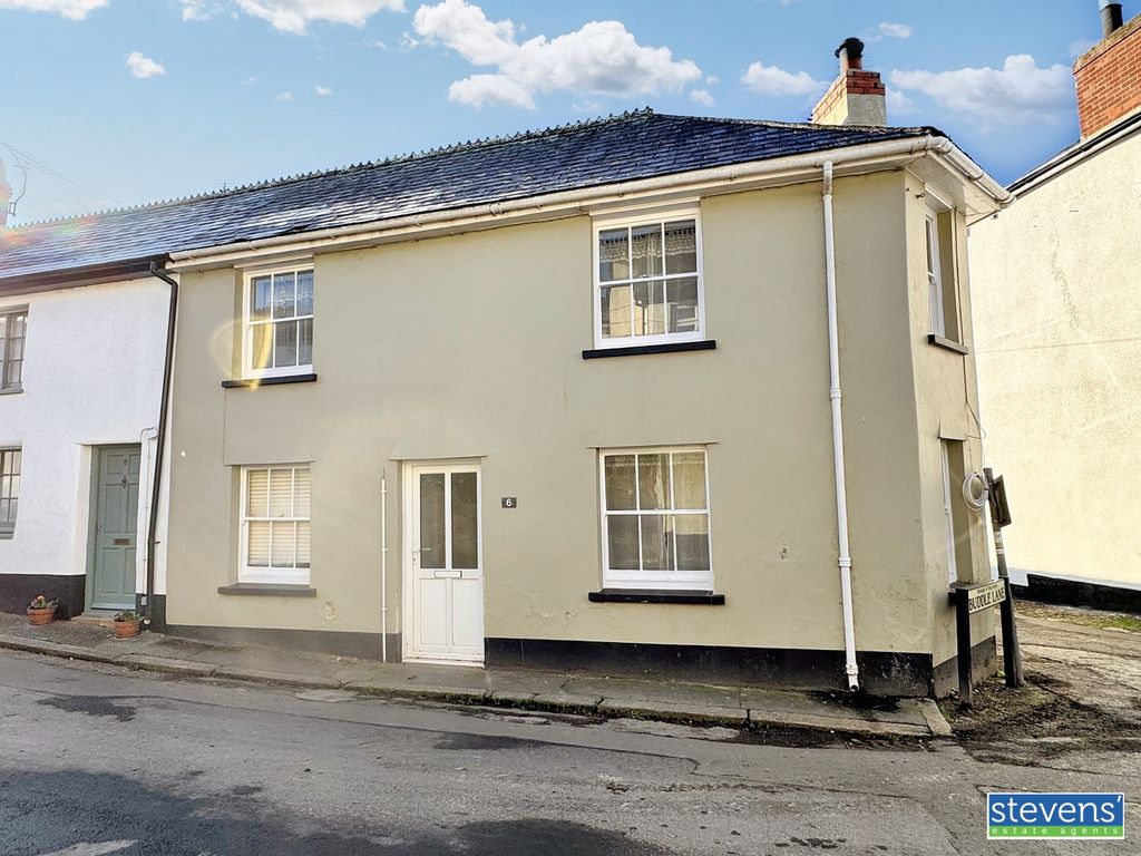 Property photo 1 of 11 Image00011
