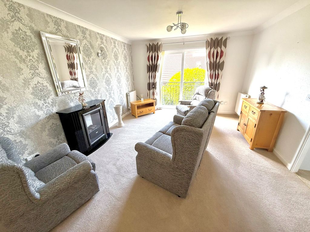 Property photo 3 of 14 9 Barton Court Lounge 1