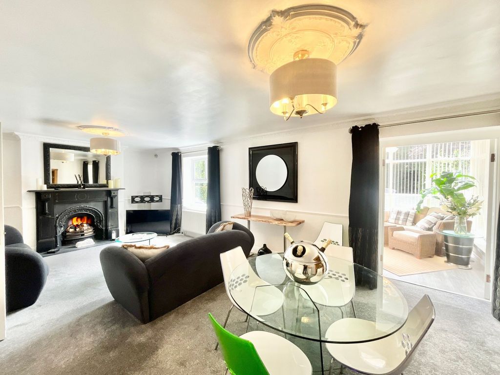 Property photo 3 of 16 Living Room