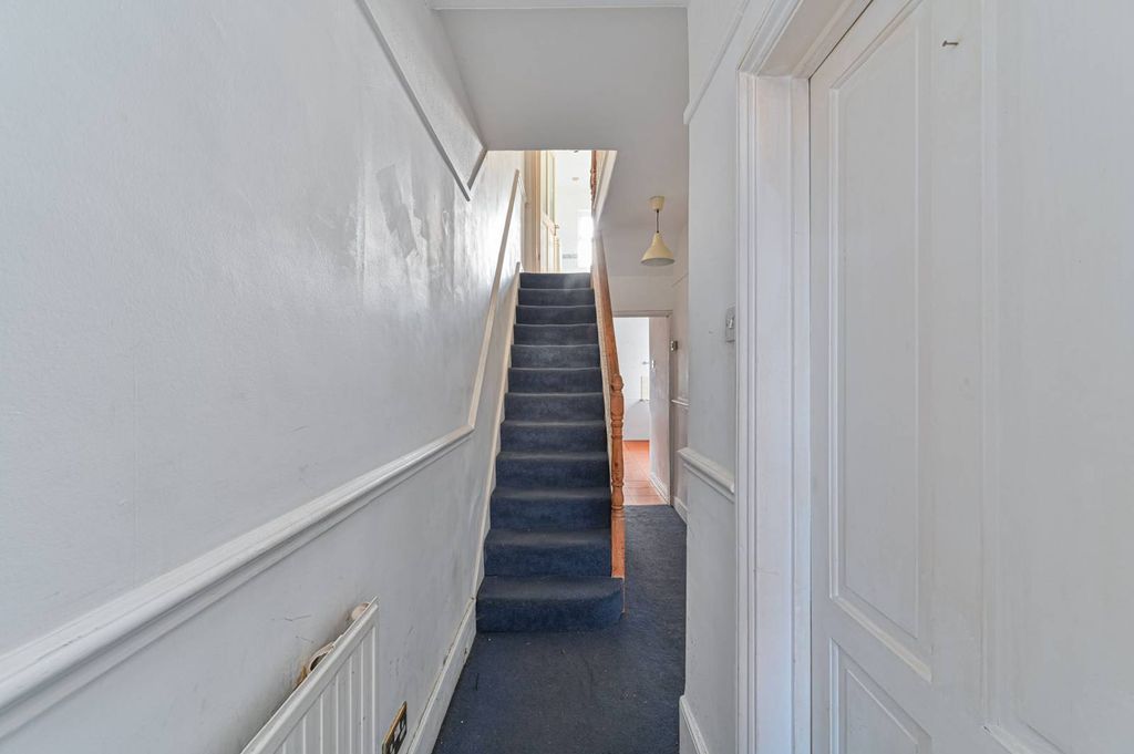 Property photo 3 of 28