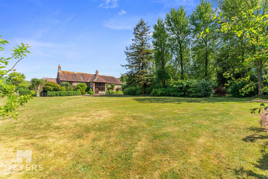 Property photo 2 of 31