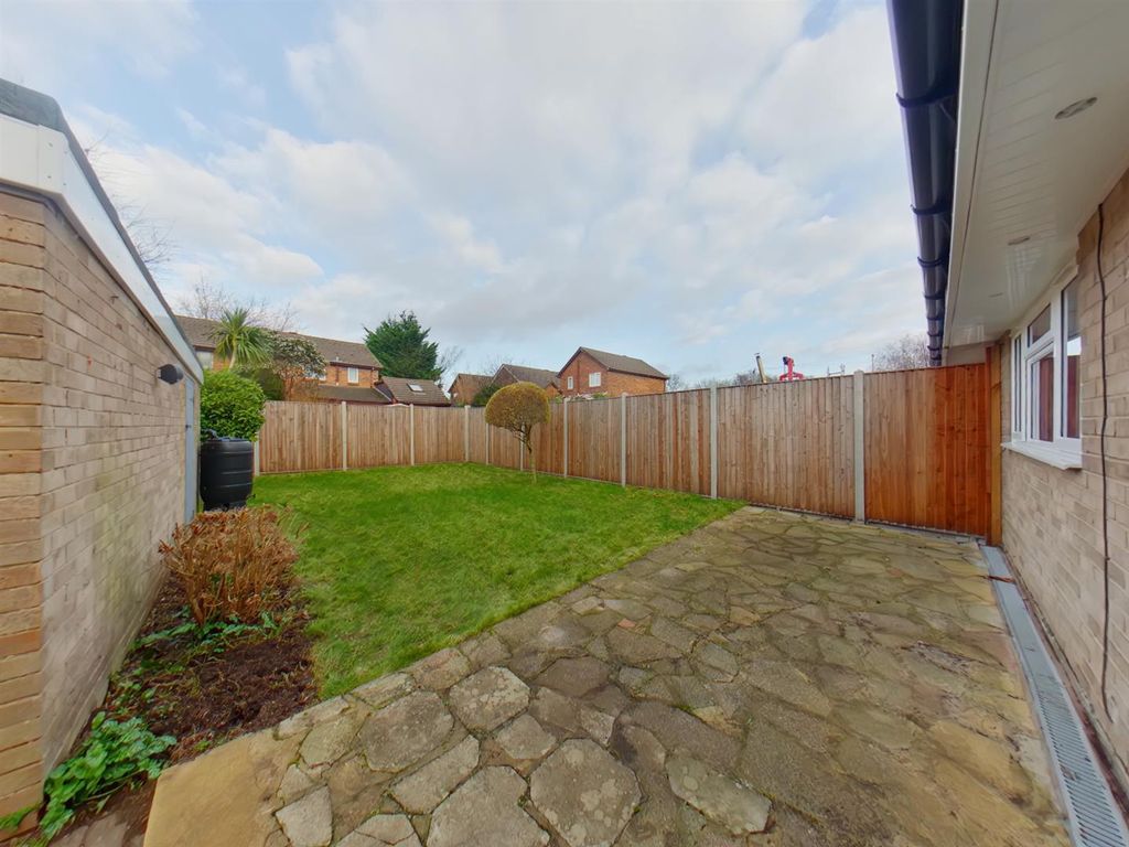 Property photo 2 of 12 Garden