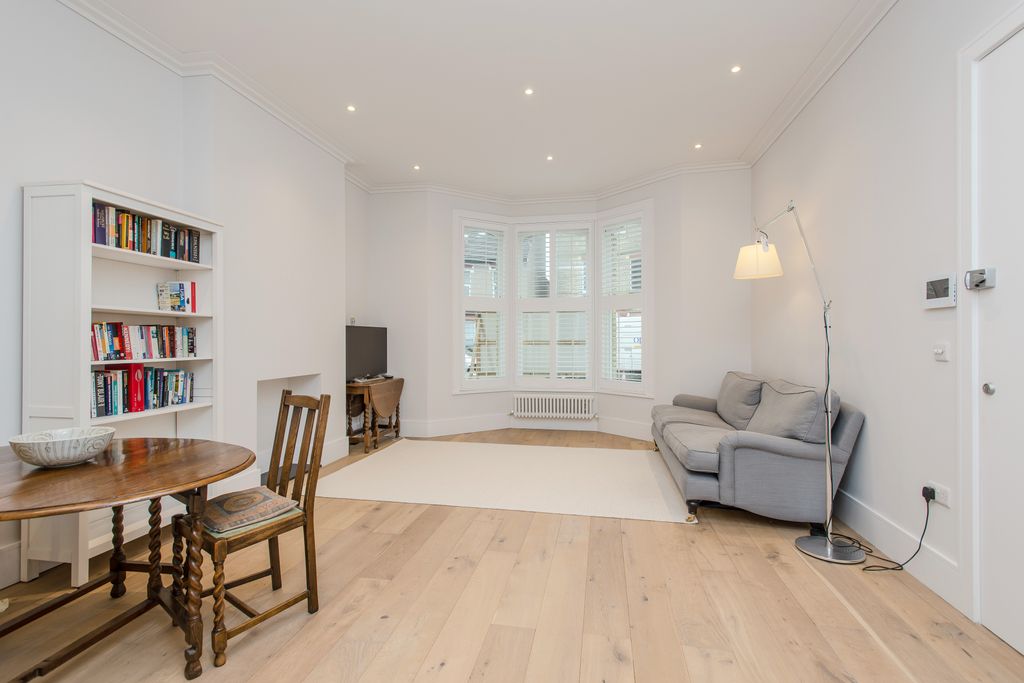 Property photo 3 of 8 1, 152 Hartfield Roa
