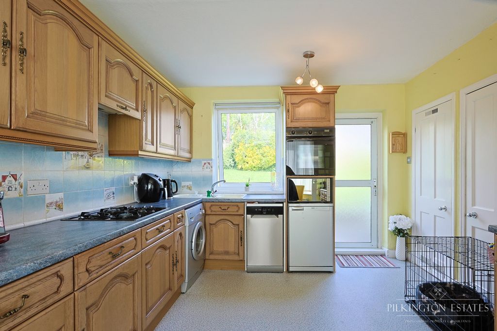 Property photo 2 of 13 5035193