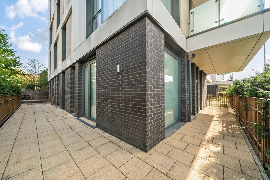 Property photo 2 of 20 Picture No. 25