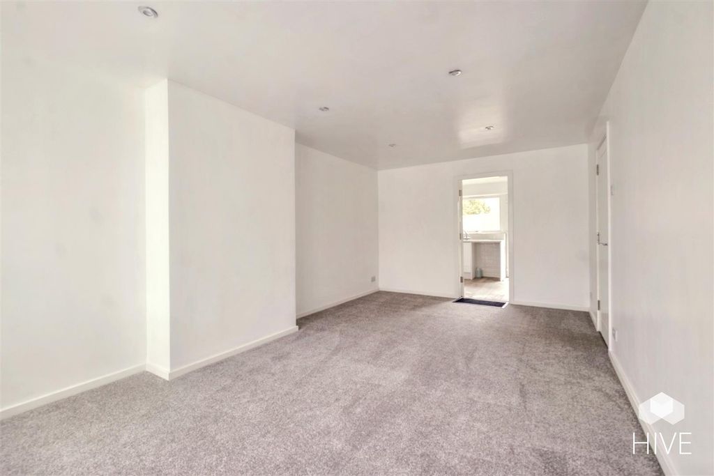 Property photo 3 of 25