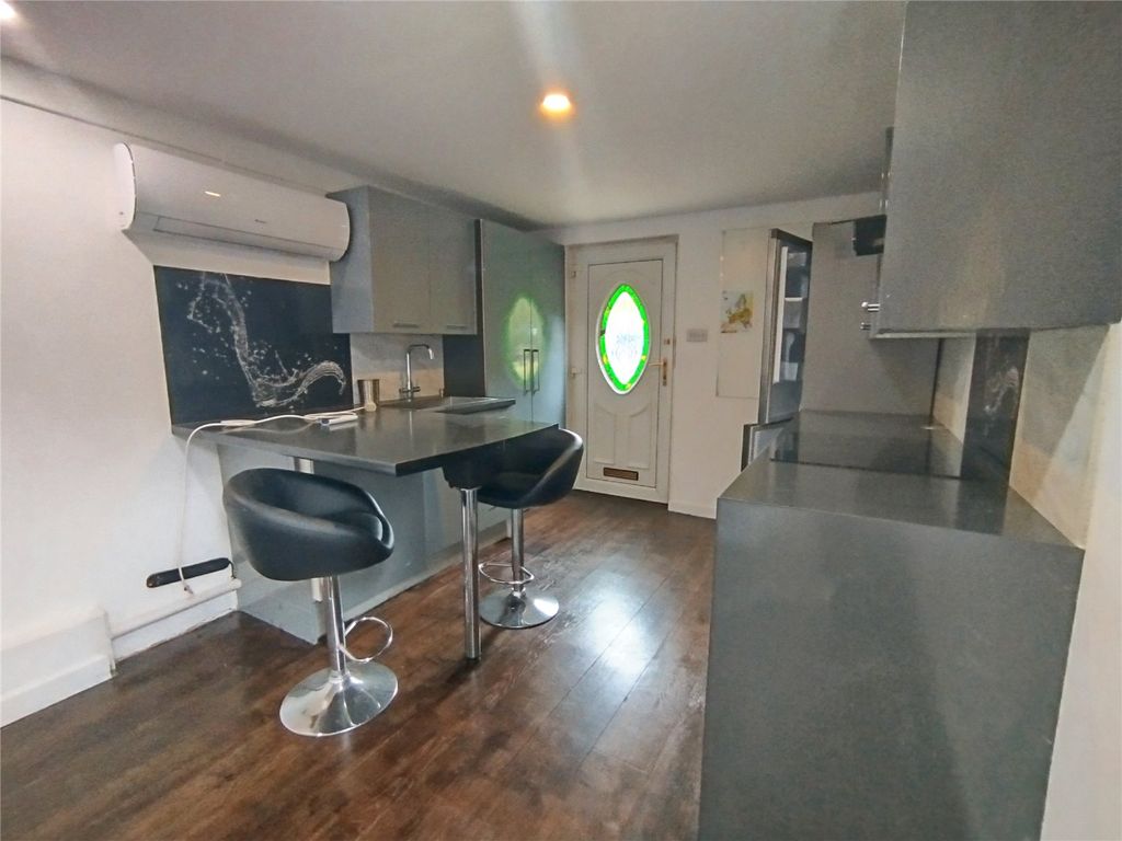 Property photo 3 of 6 Picture No. 04
