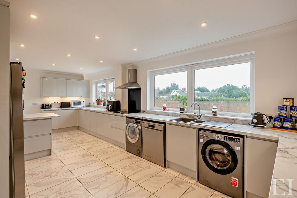 Property photo 3 of 28 4418164