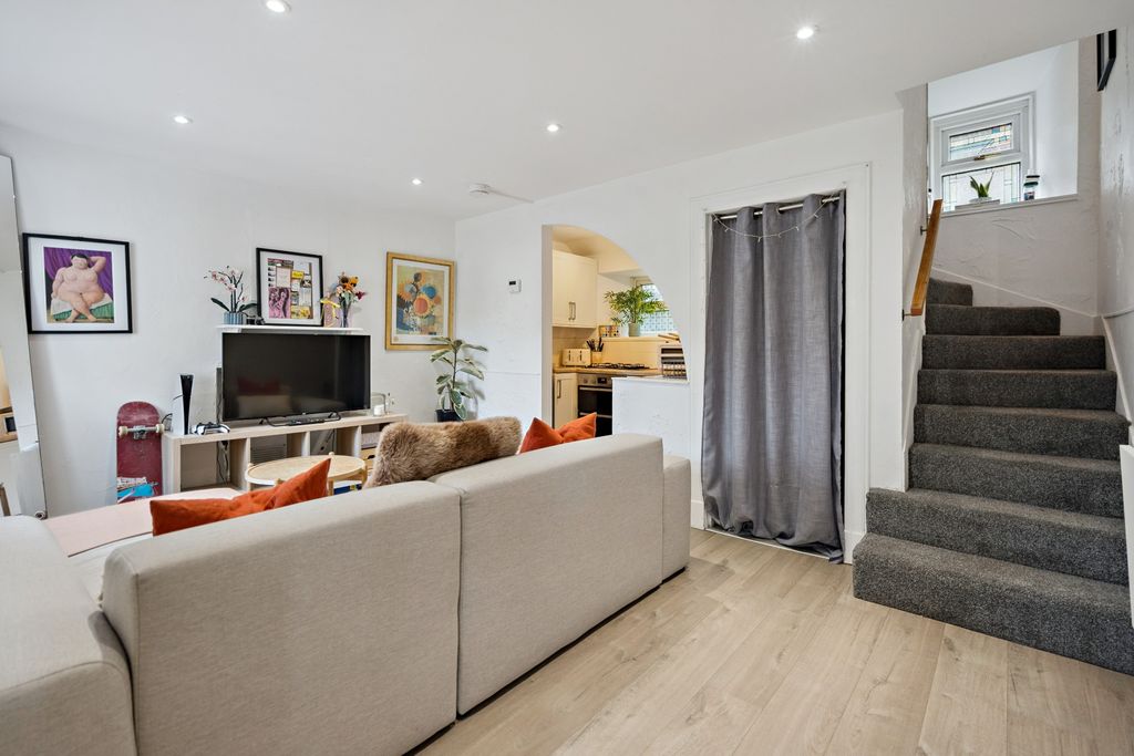 Property photo 2 of 7