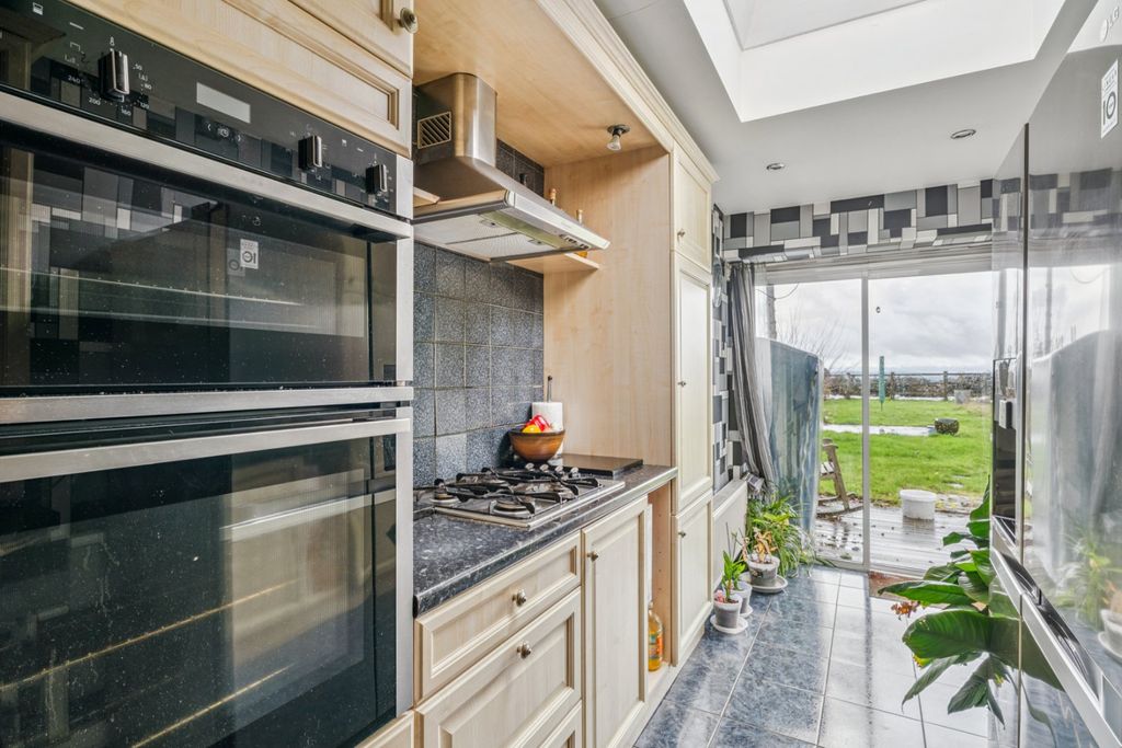 Property photo 2 of 22 Kitchen