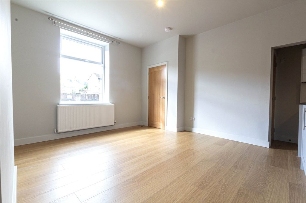 Property photo 3 of 22 Living Kitchen