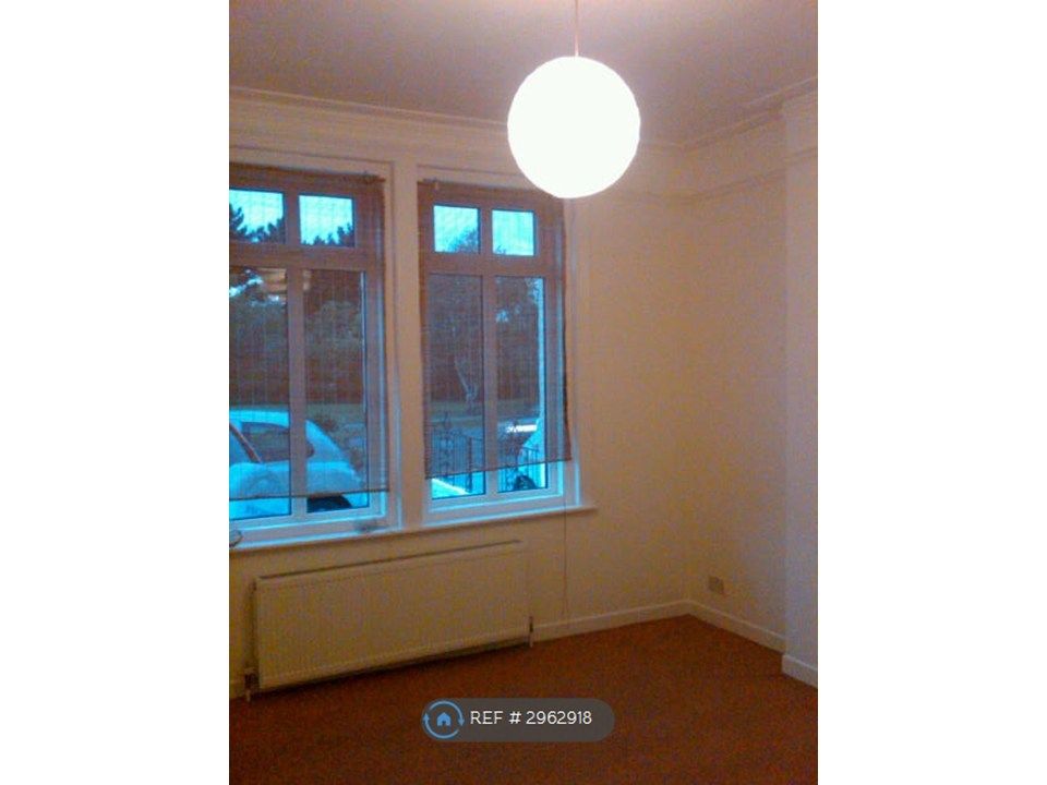Property photo 3 of 10 Double Large Bedroom
