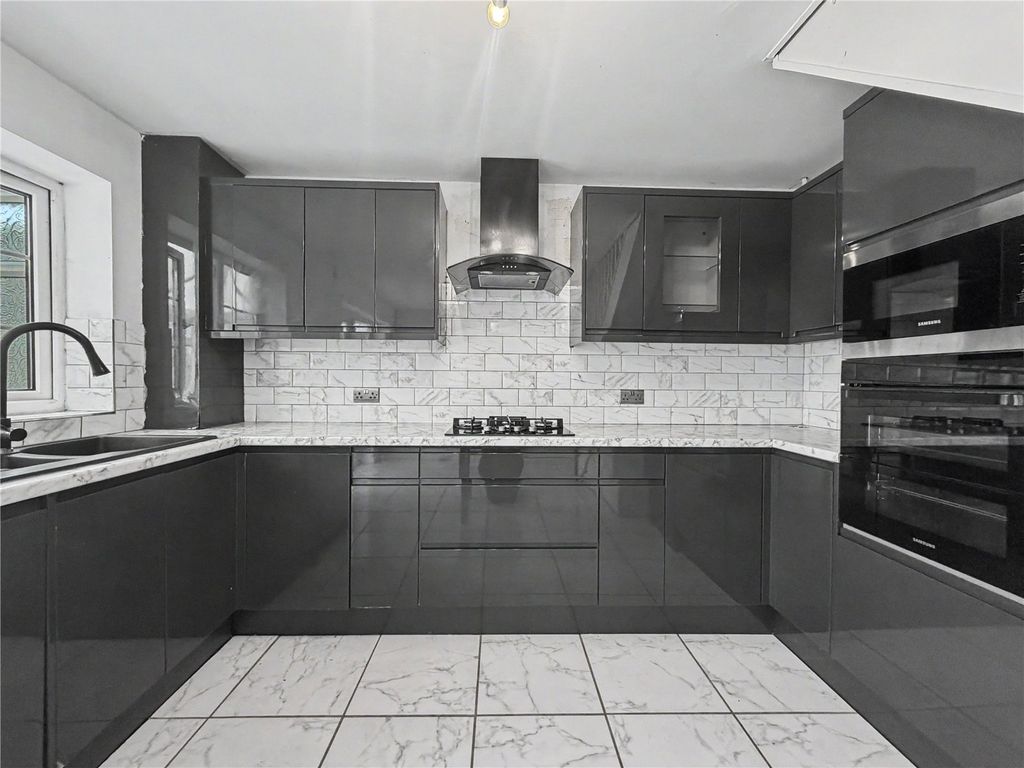 Property photo 1 of 19 Picture No. 28