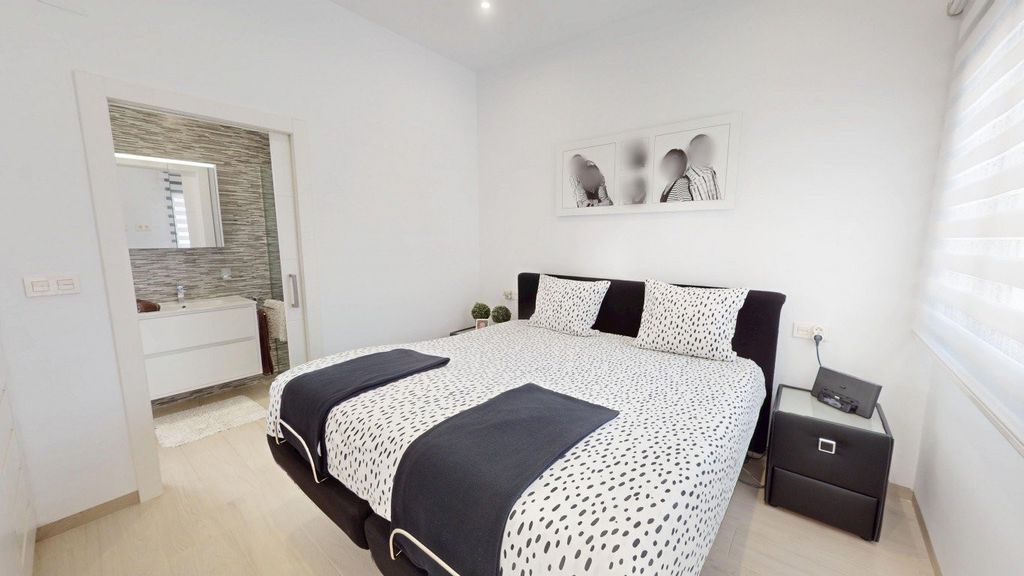 Property photo 3 of 40