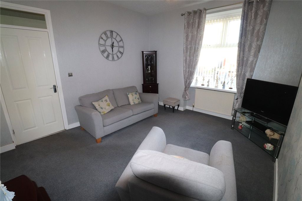 Property photo 3 of 15 Living Room