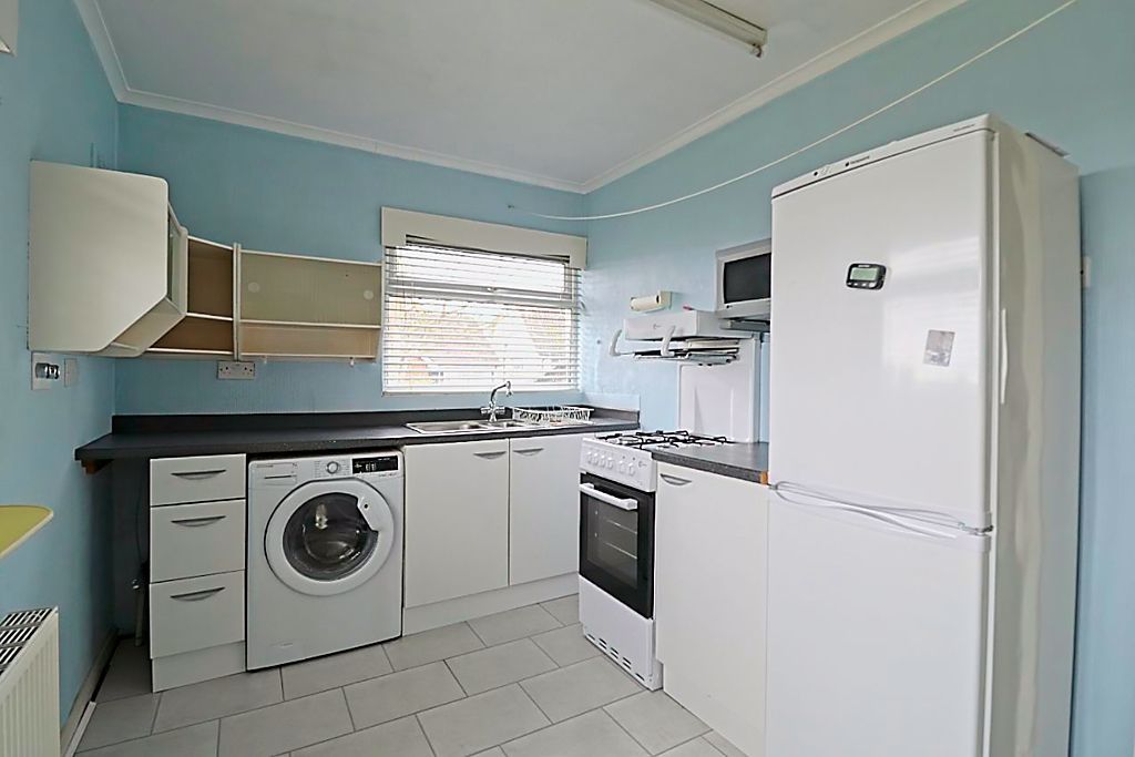 Property photo 2 of 10 Kitchen