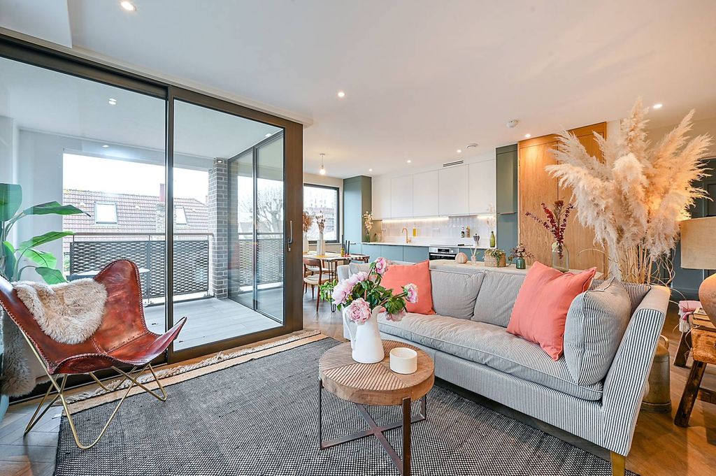 Property photo 3 of 12