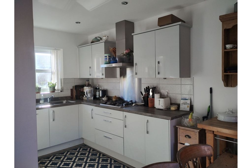Property photo 2 of 27 Kitchen