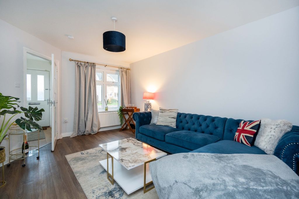 Property photo 2 of 28 4726904