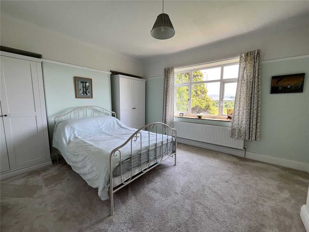 Property photo 3 of 33 Picture No. 36