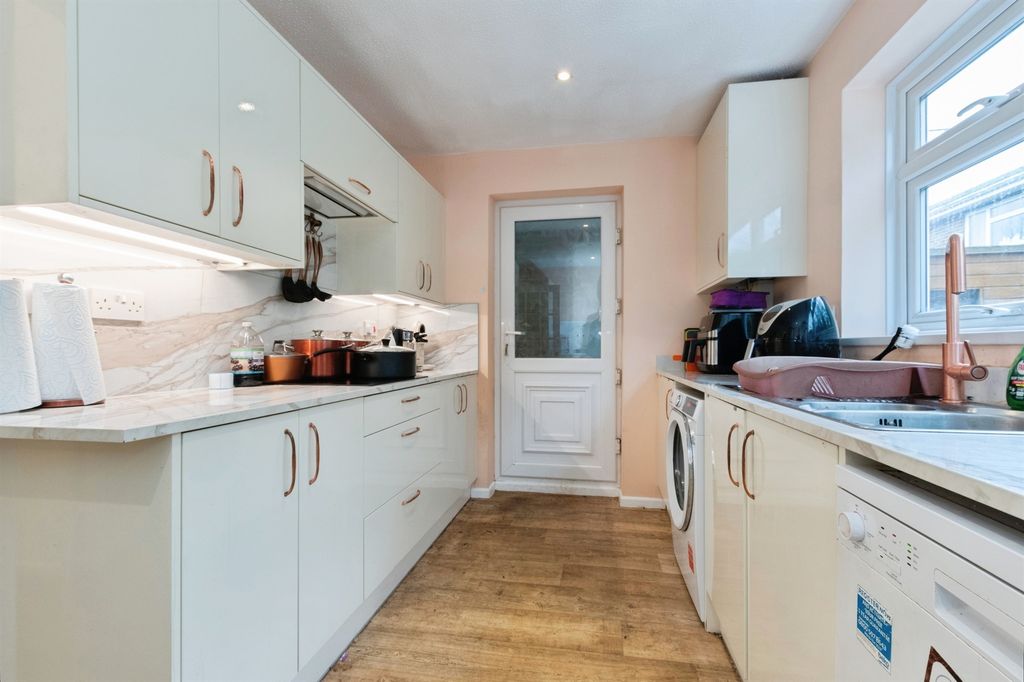 Property photo 3 of 21