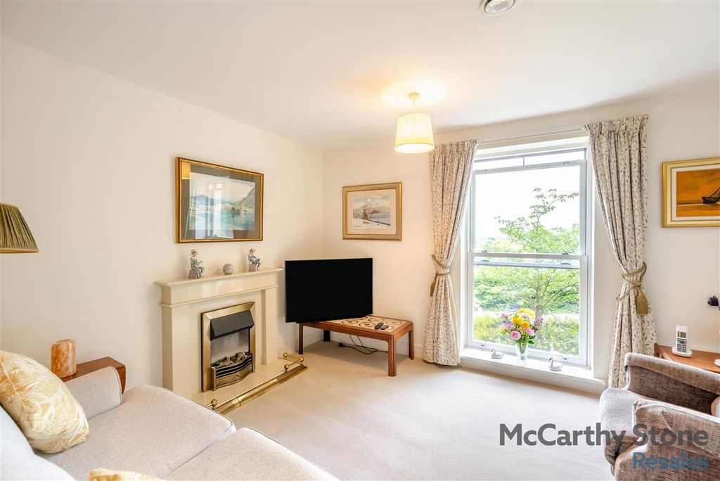 Property photo 2 of 31 8697464-Interior08.Jpg