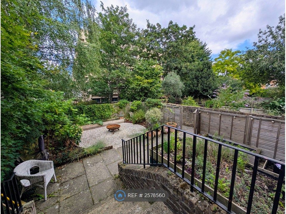 Property photo 2 of 18 Private Garden