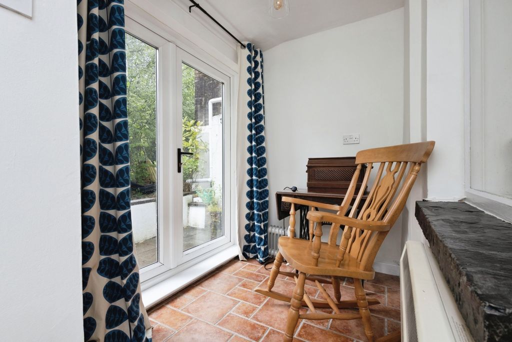 Property photo 3 of 15 Pbox-Img.Jpg