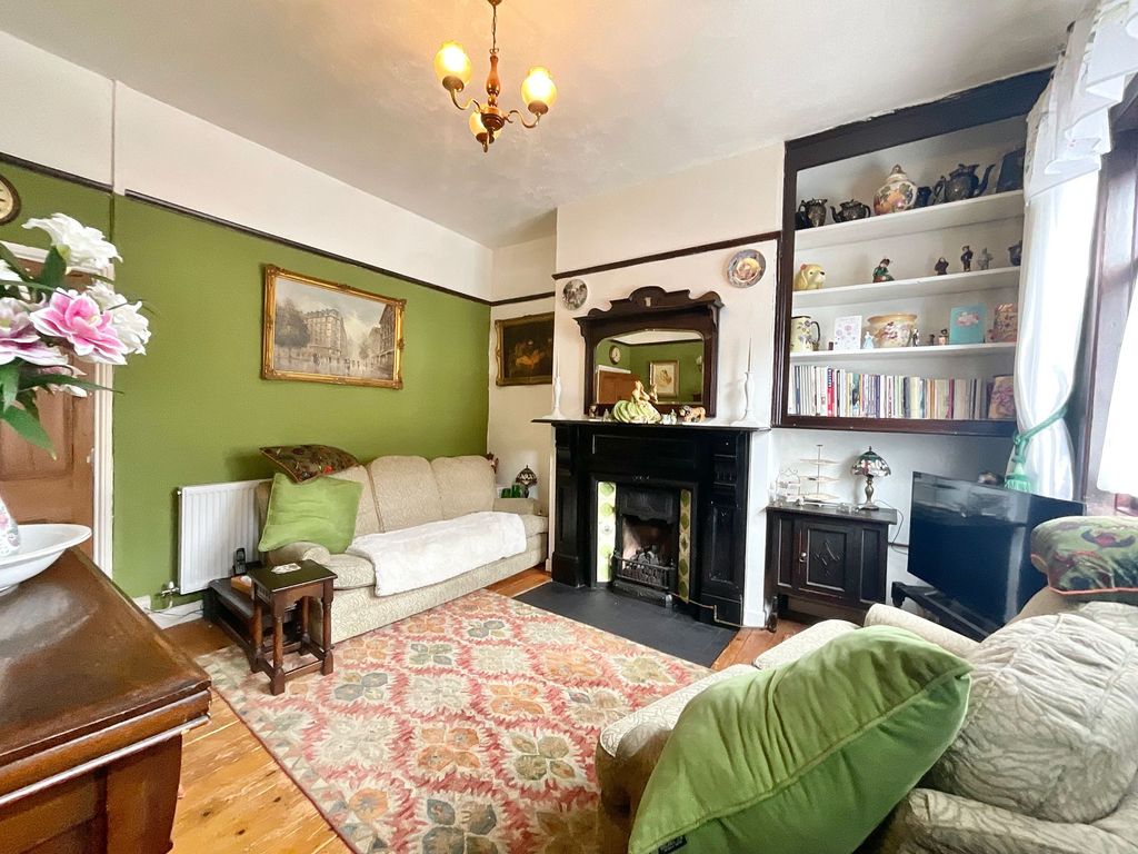 Property photo 2 of 17