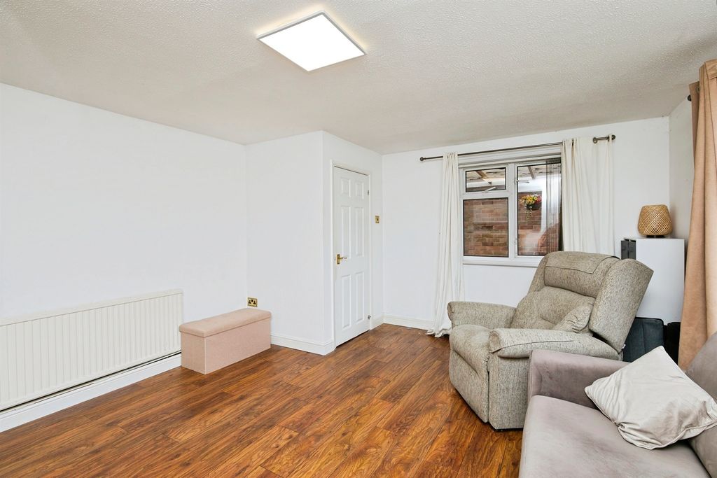 Property photo 3 of 17