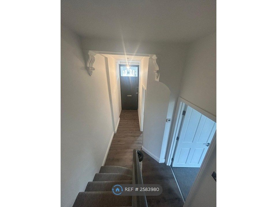 Property photo 3 of 13 Entrance Hallway