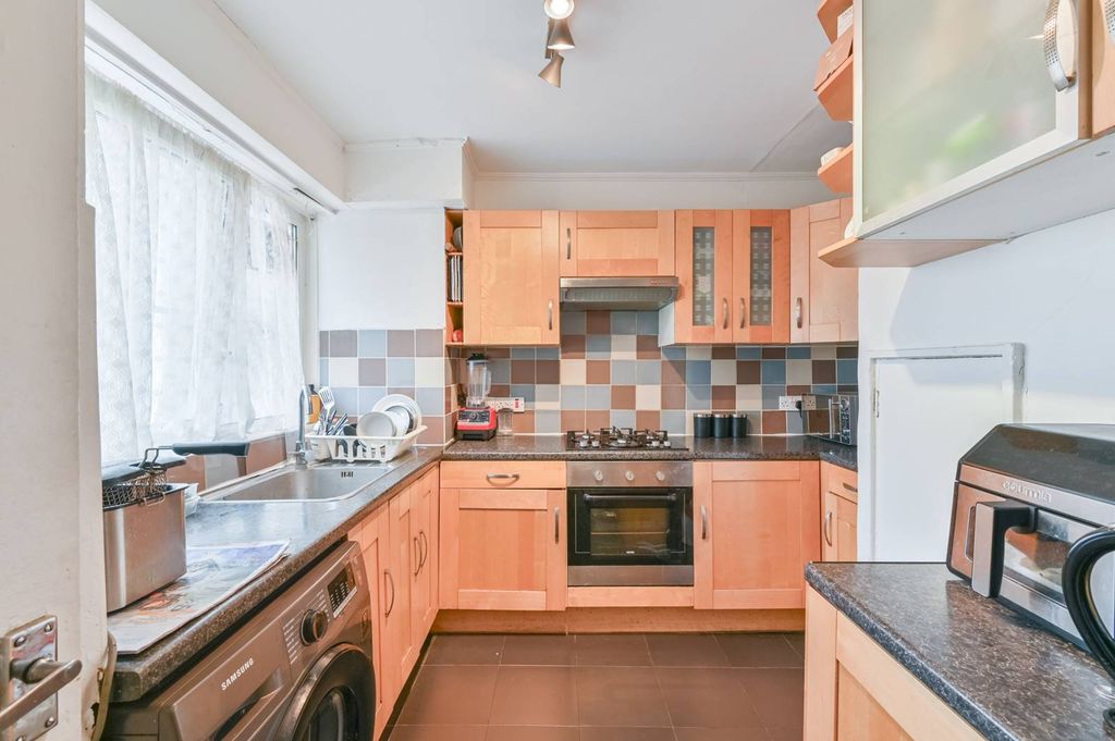 Property photo 2 of 10