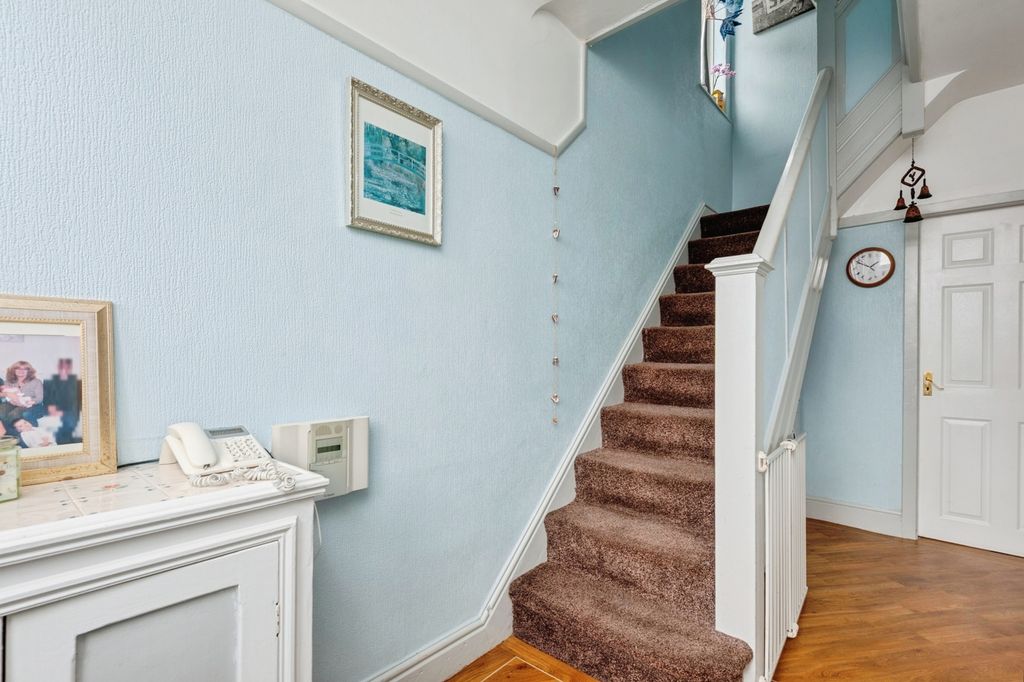 Property photo 2 of 16 Photo