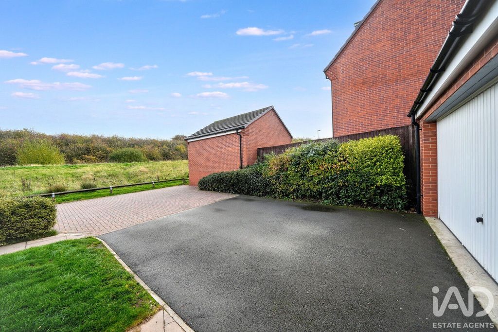 Property photo 3 of 45