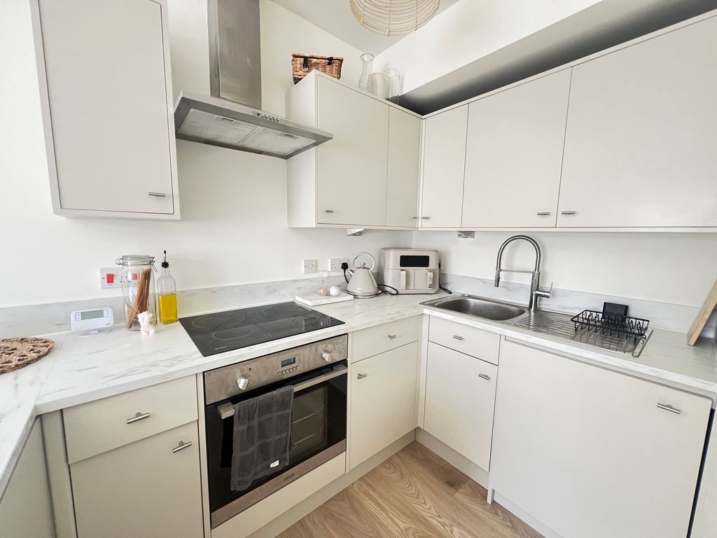 Property photo 3 of 6 Kitchen