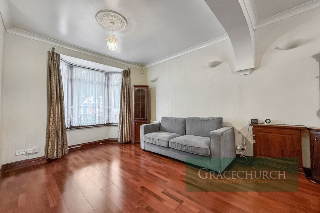 Property photo 3 of 10 Lounge