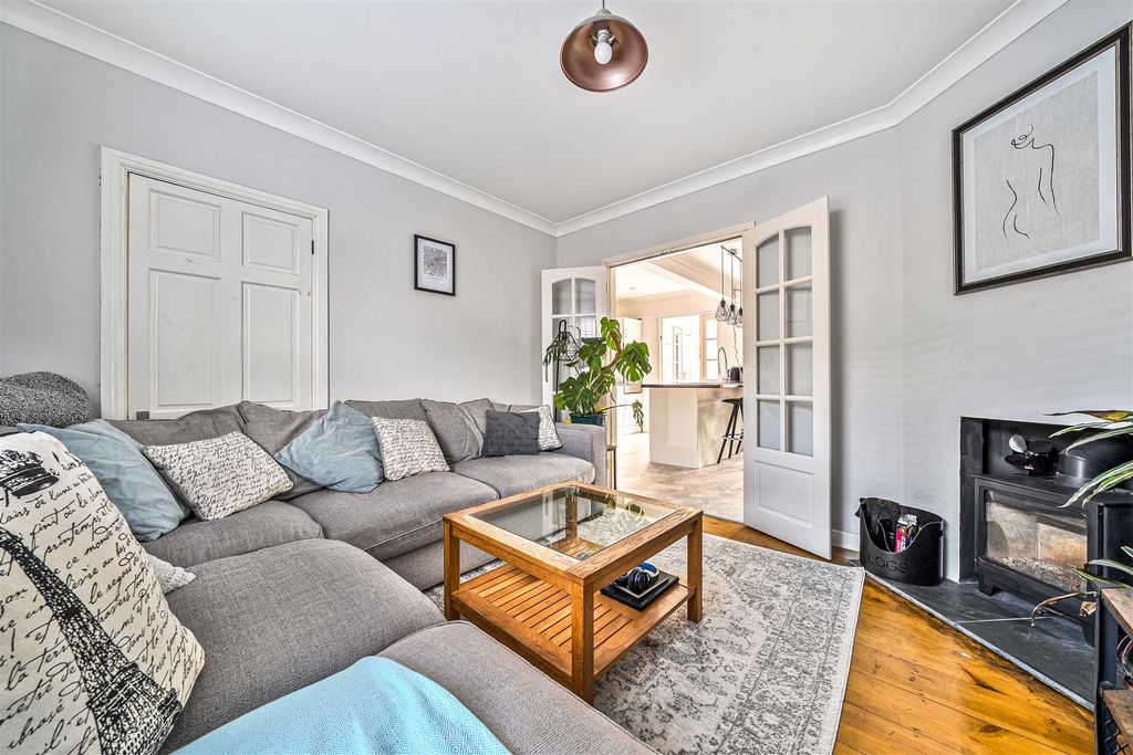 Property photo 3 of 18 Living Room