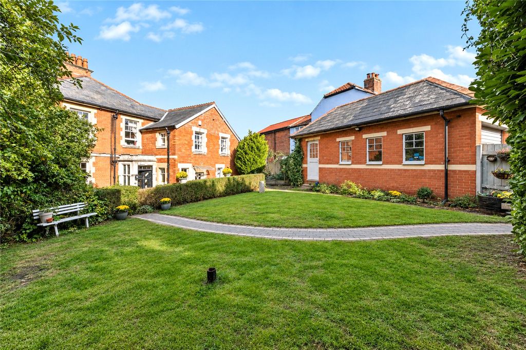 Property photo 2 of 17 Picture No. 25