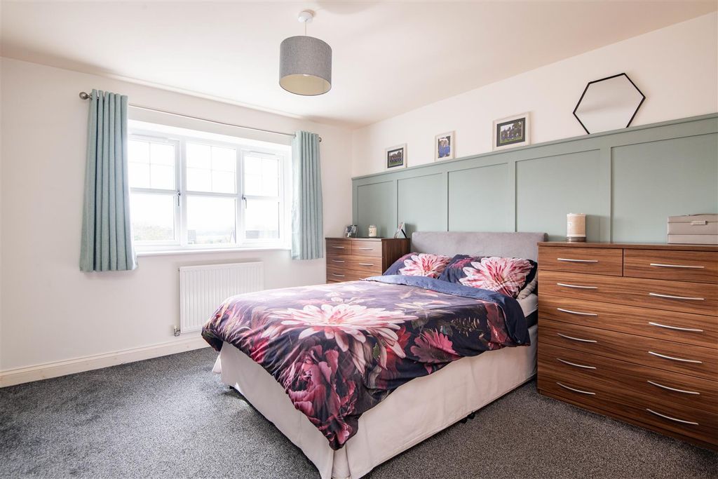 Property photo 3 of 20 Master Bedroom