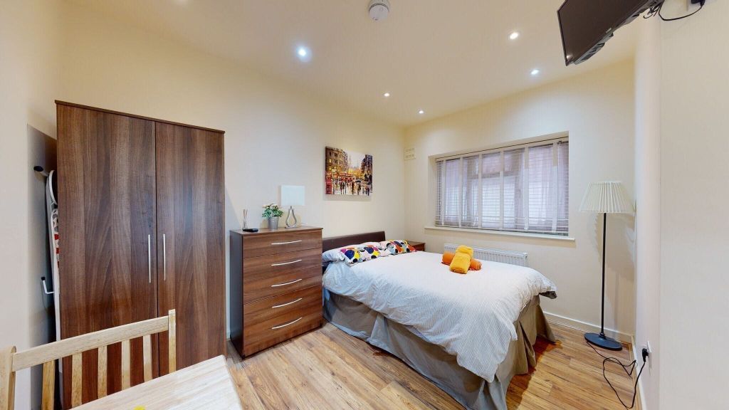 Property photo 1 of 10 Bedroom