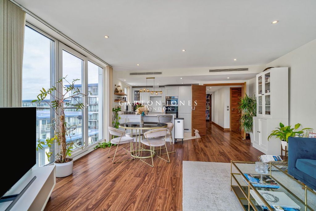 Property photo 2 of 19 Picture No. 18