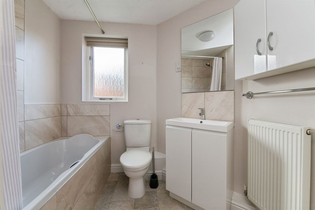 Additional image 4 of 2 bed flat for saleTidcombe Walk, Tiverton EX16