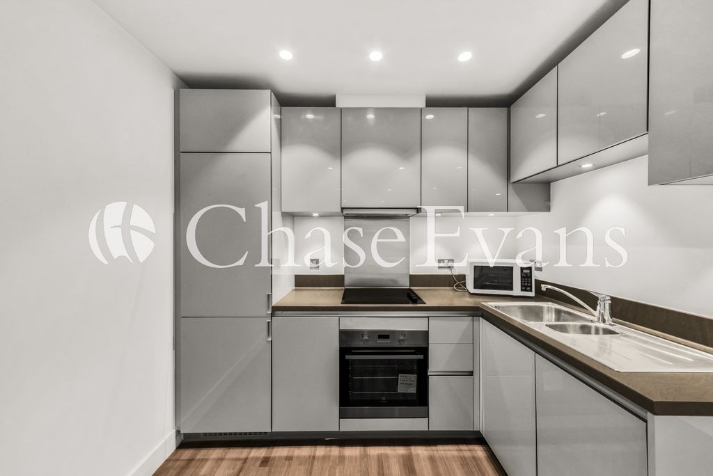 Property photo 2 of 10 Kitchen