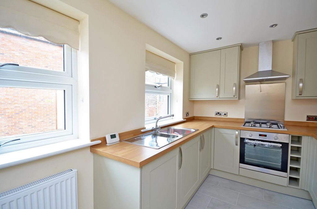 Property photo 3 of 10 Kitchen