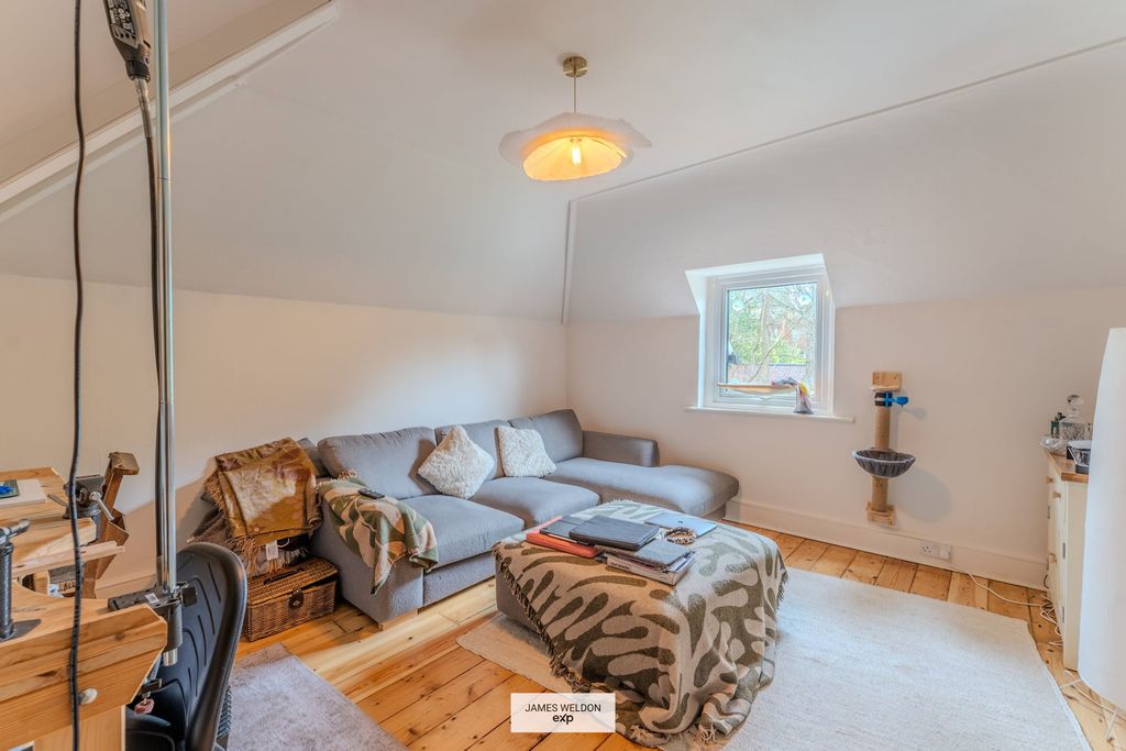 Property photo 3 of 11